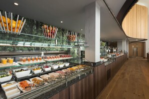 Daily full breakfast (GBP 14 per person)