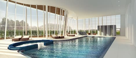 Piscine couverte, chaises longues