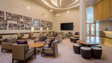 Serves lunch and dinner