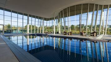 Indoor pool, pool loungers