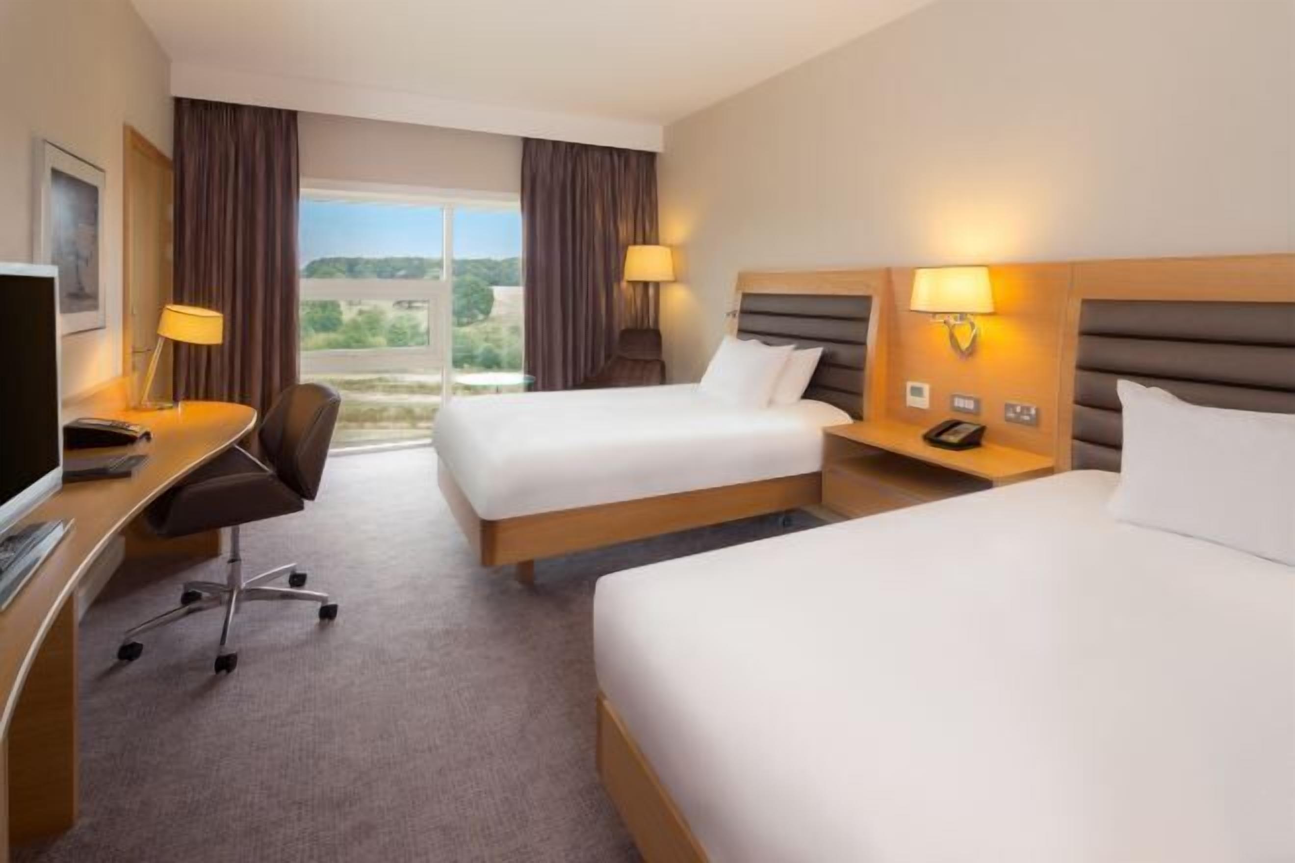 Sengetøy av topp kvalitet, safe på rommet og skrivebord