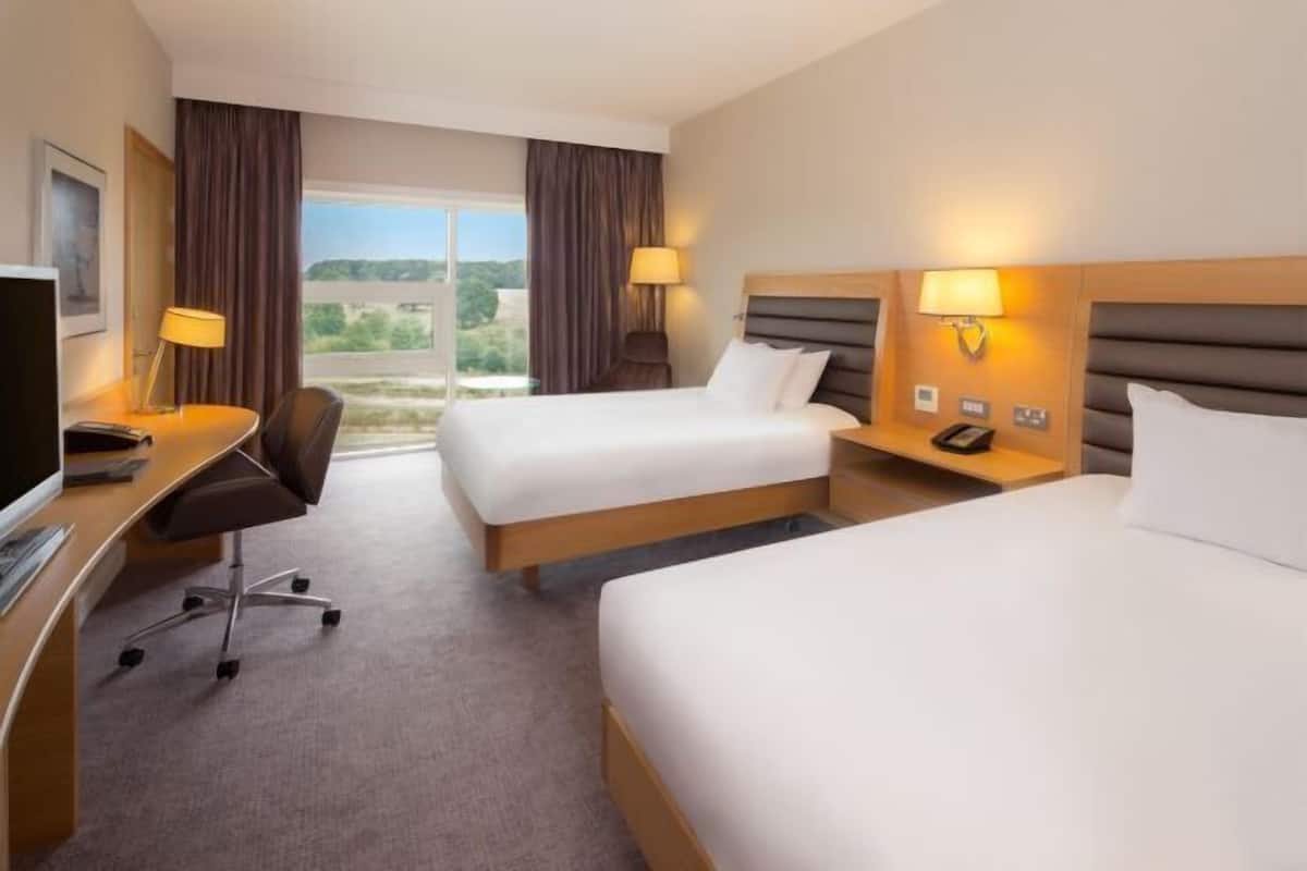 Premium bedding, in-room safe, desk, iron/ironing board