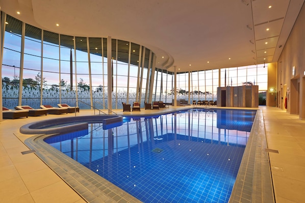Indoor pool, pool loungers