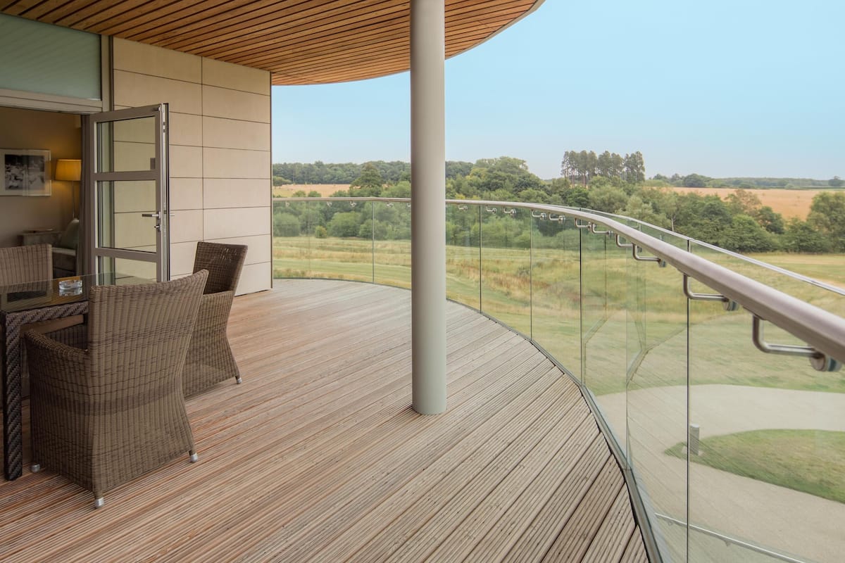 One bedroom suite with balcony | Living area