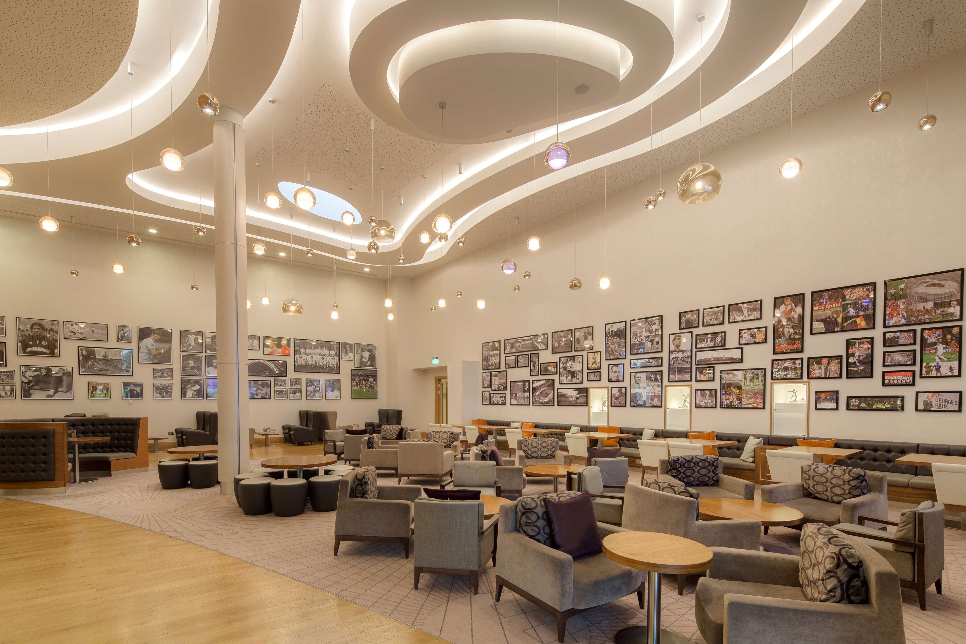 Serves lunch and dinner