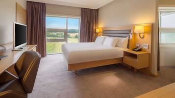 Seprai premium, brankas, meja kerja, dan setrika/meja setrika