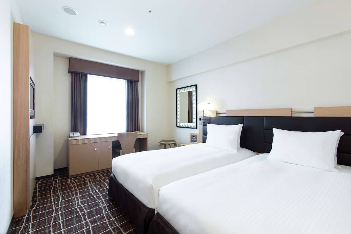 2 Twin Beds Accessible