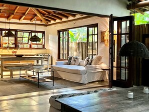 Main Villa | 起居区 | 平板电视