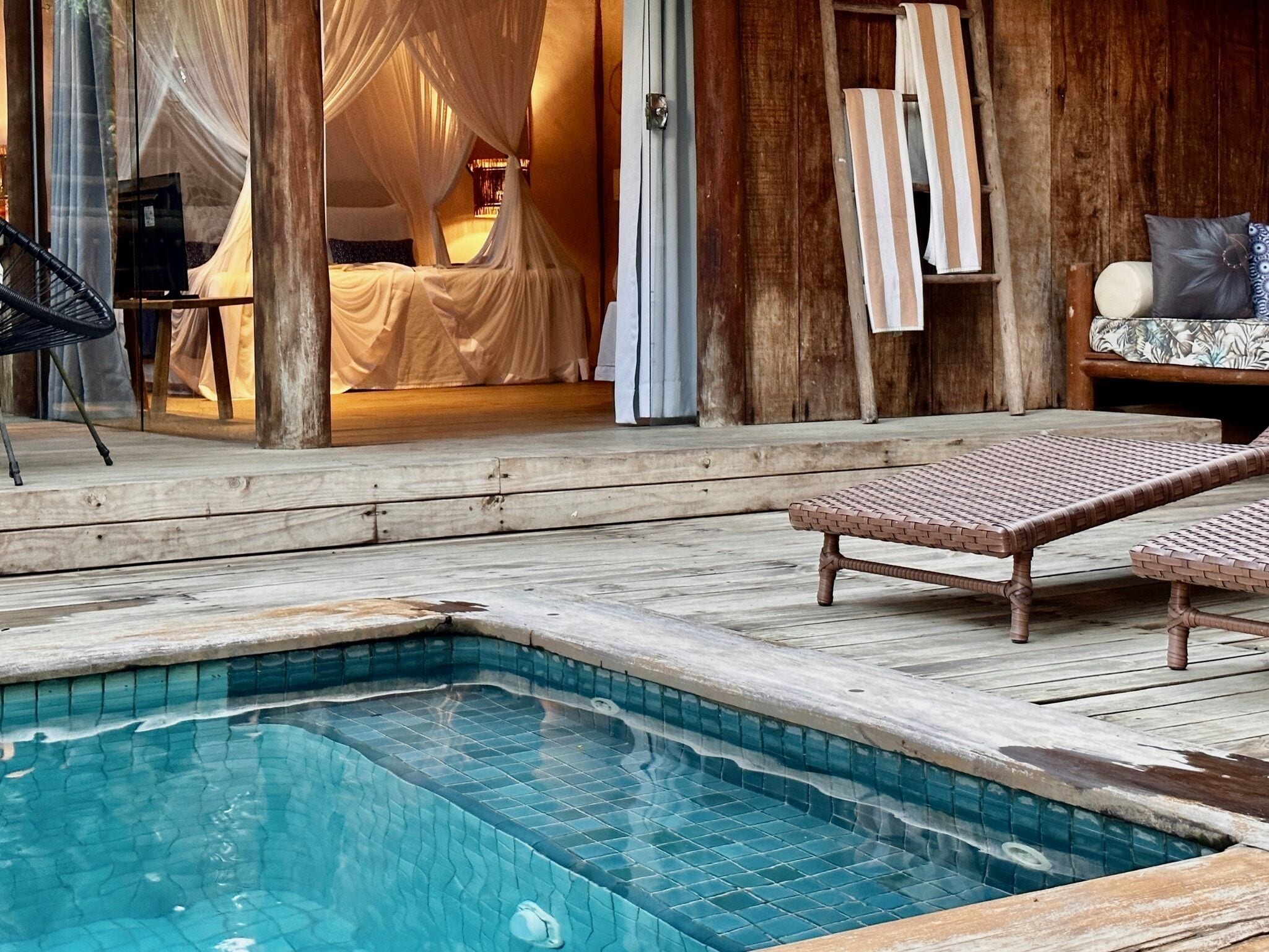 Bungalow | Een minibar, een kluis op de kamer, individueel gedecoreerd, een bureau