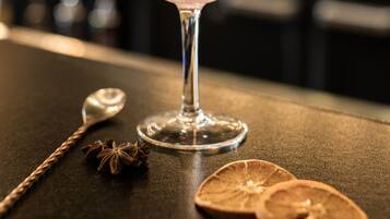 Bar (trong khuôn viên)