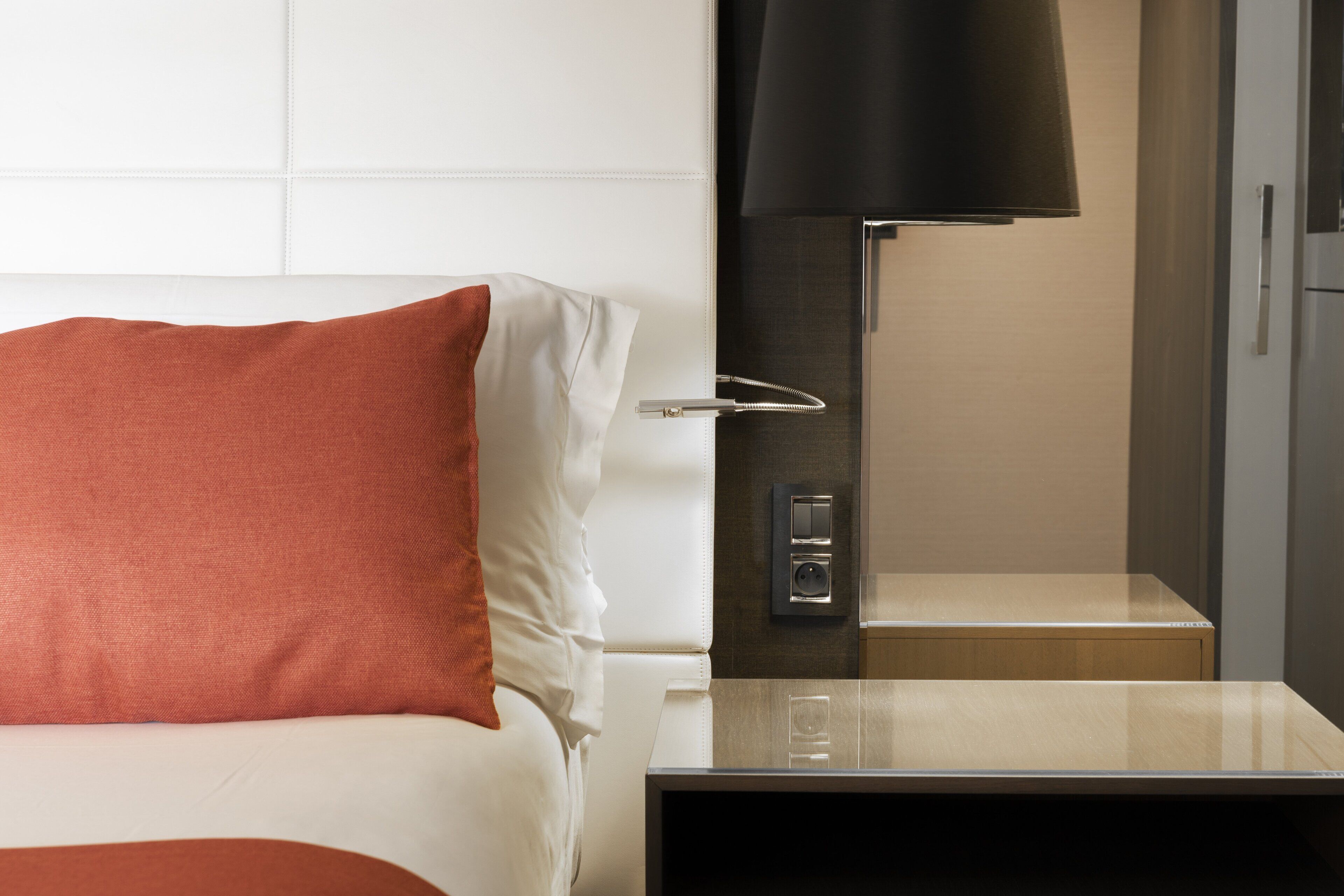 Classic Room, 2 Twin Beds | Premium bedding, down comforters, pillowtop beds, minibar