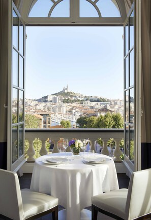Breakfast, lunch, dinner served; Regional cuisine, alfresco dining