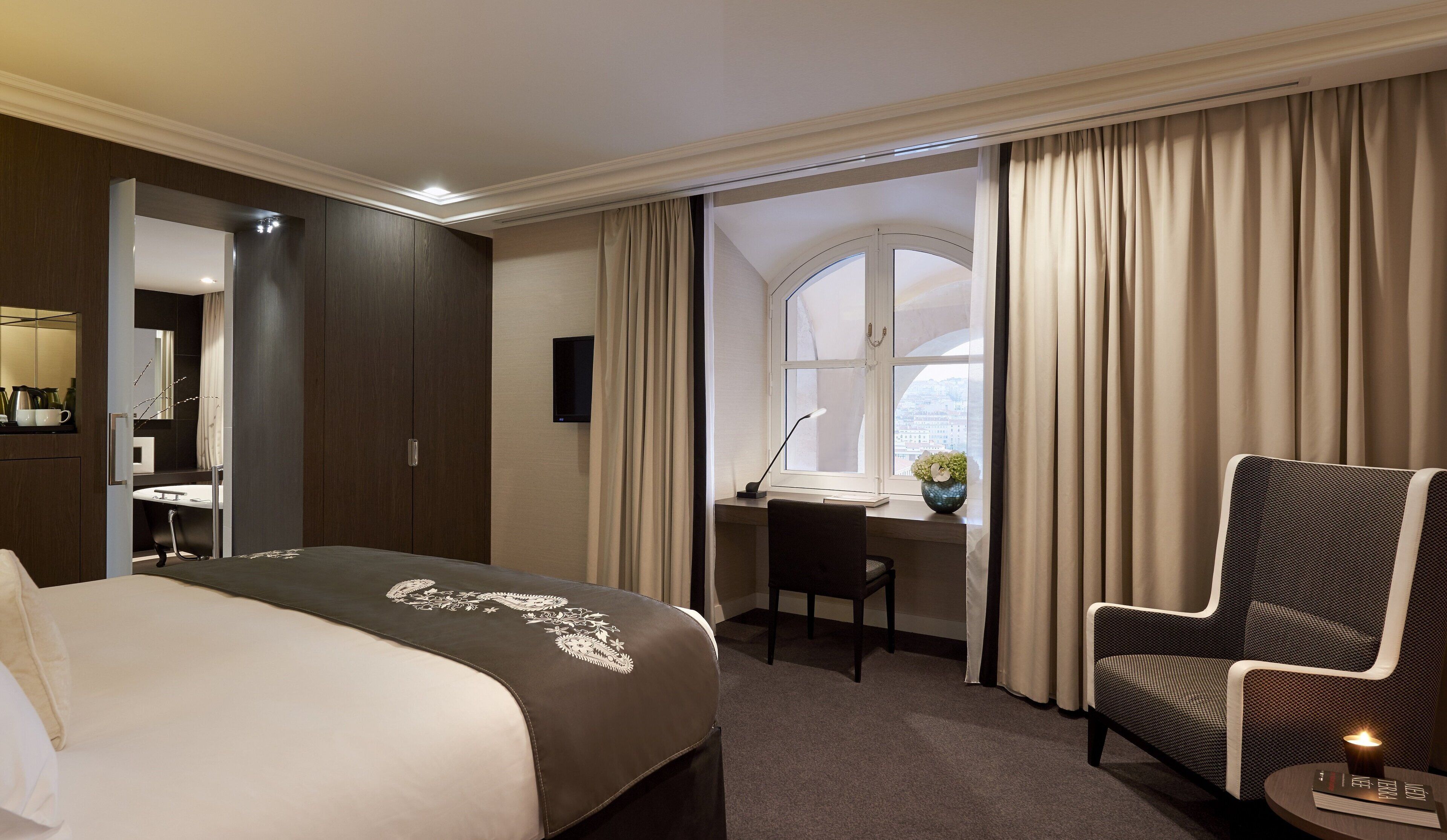 Premium bedding, down comforters, pillowtop beds, minibar