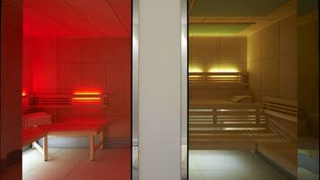 Un spa moderno con un área de masajes iluminada en rojo y un banco de madera.