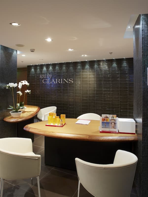 Couples treatment rooms, body treatments, aromatherapy, body wraps