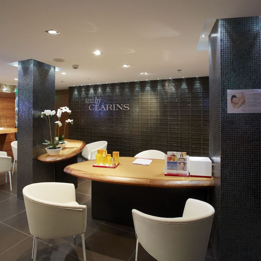 Couples treatment rooms, body treatments, aromatherapy, body wraps