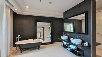 Presidential-Suite, 1 King-Bett | Badezimmer