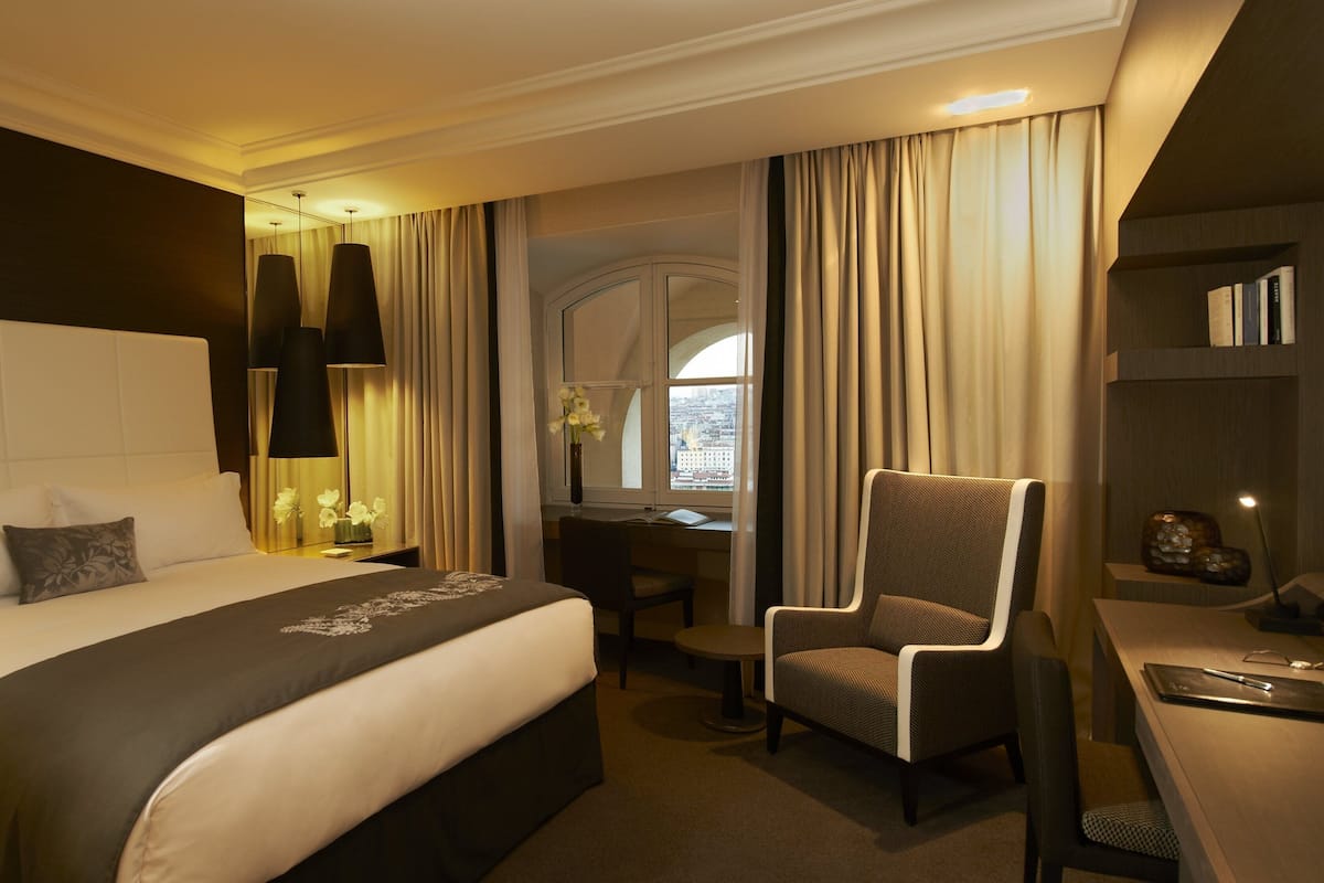 Premium bedding, down comforters, pillowtop beds, minibar