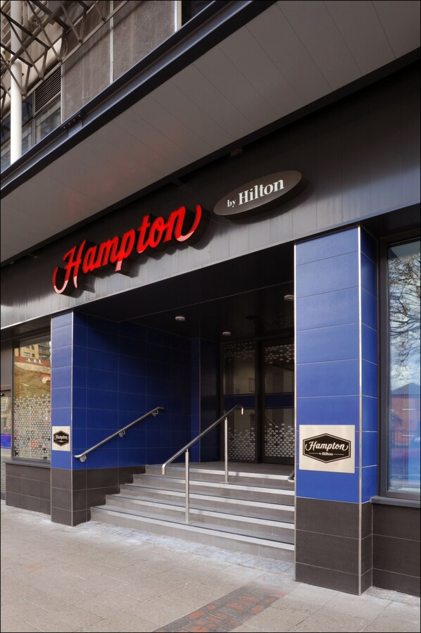 Hampton by Hilton Birmingham Broad Street Reviews, Deals & Photos 2023