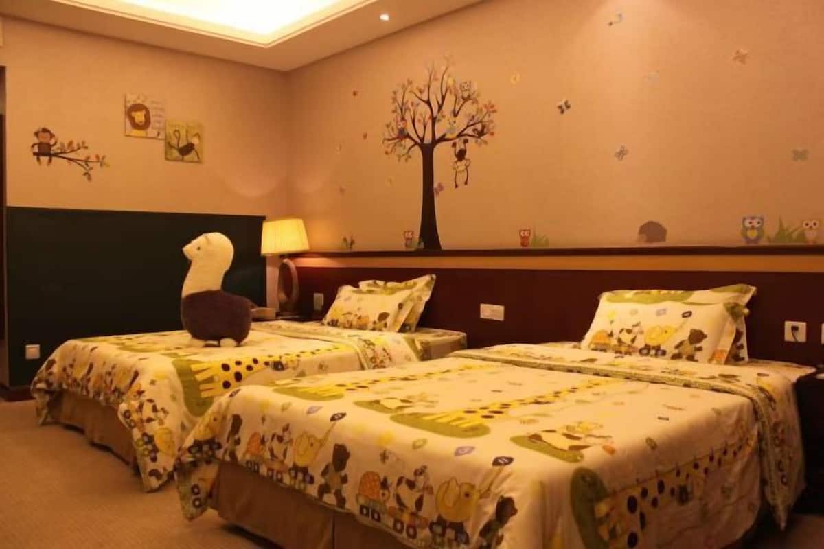 Minibar, in-room safe, alarm clocks