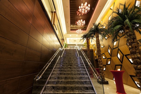 Staircase. Ramada Plaza by Wyndham Izmit
