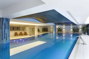 Indoor pool, sun loungers
