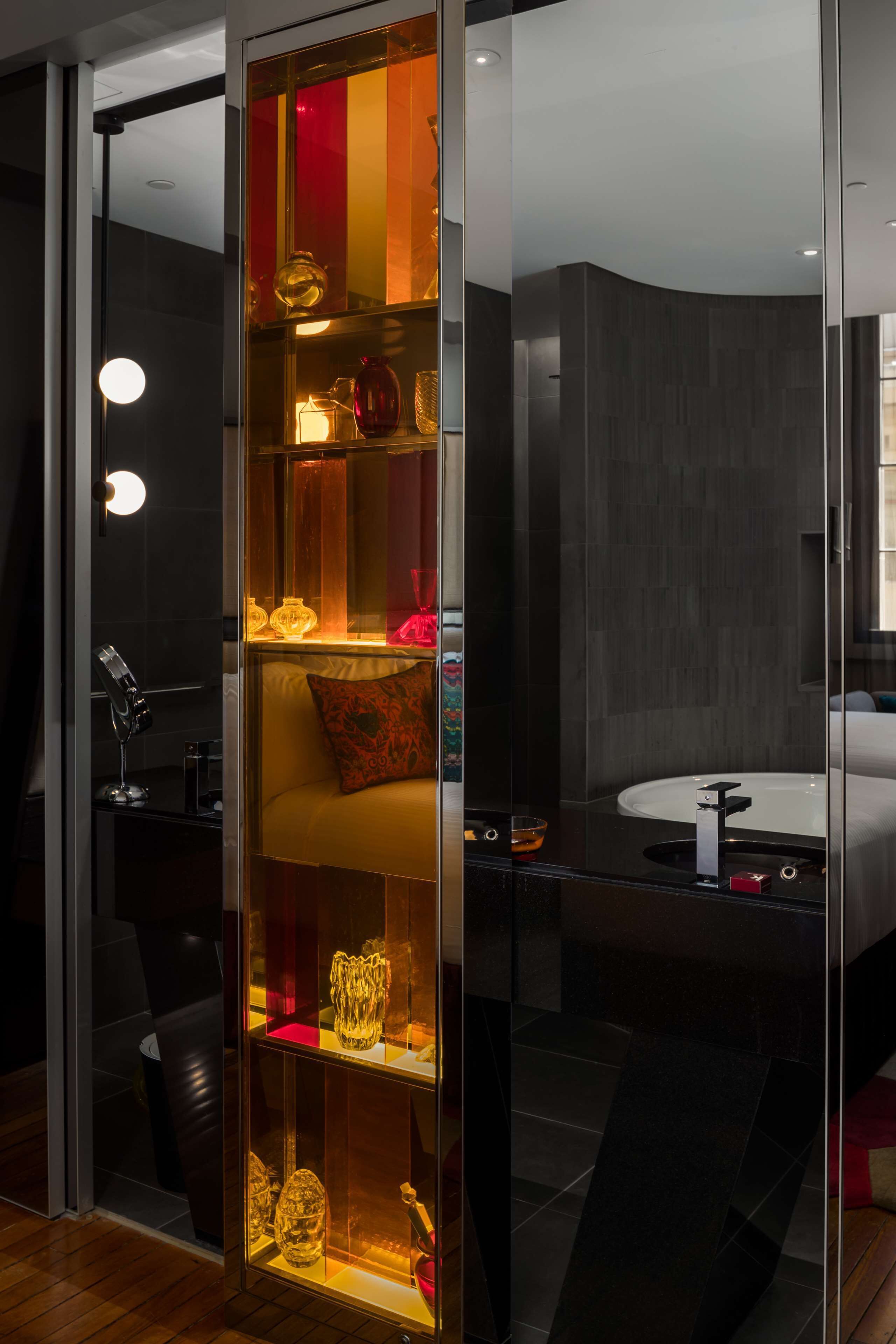 qt twin double | minibar, desk, soundproofing, iron/ironing board