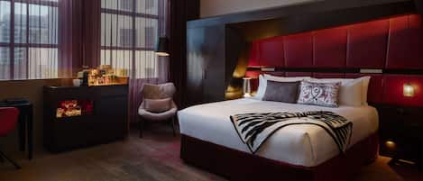 Habitación ejecutiva, 1 cama de matrimonio grande, vistas a la ciudad | 1 dormitorio, minibar, escritorio y sistema de insonorización