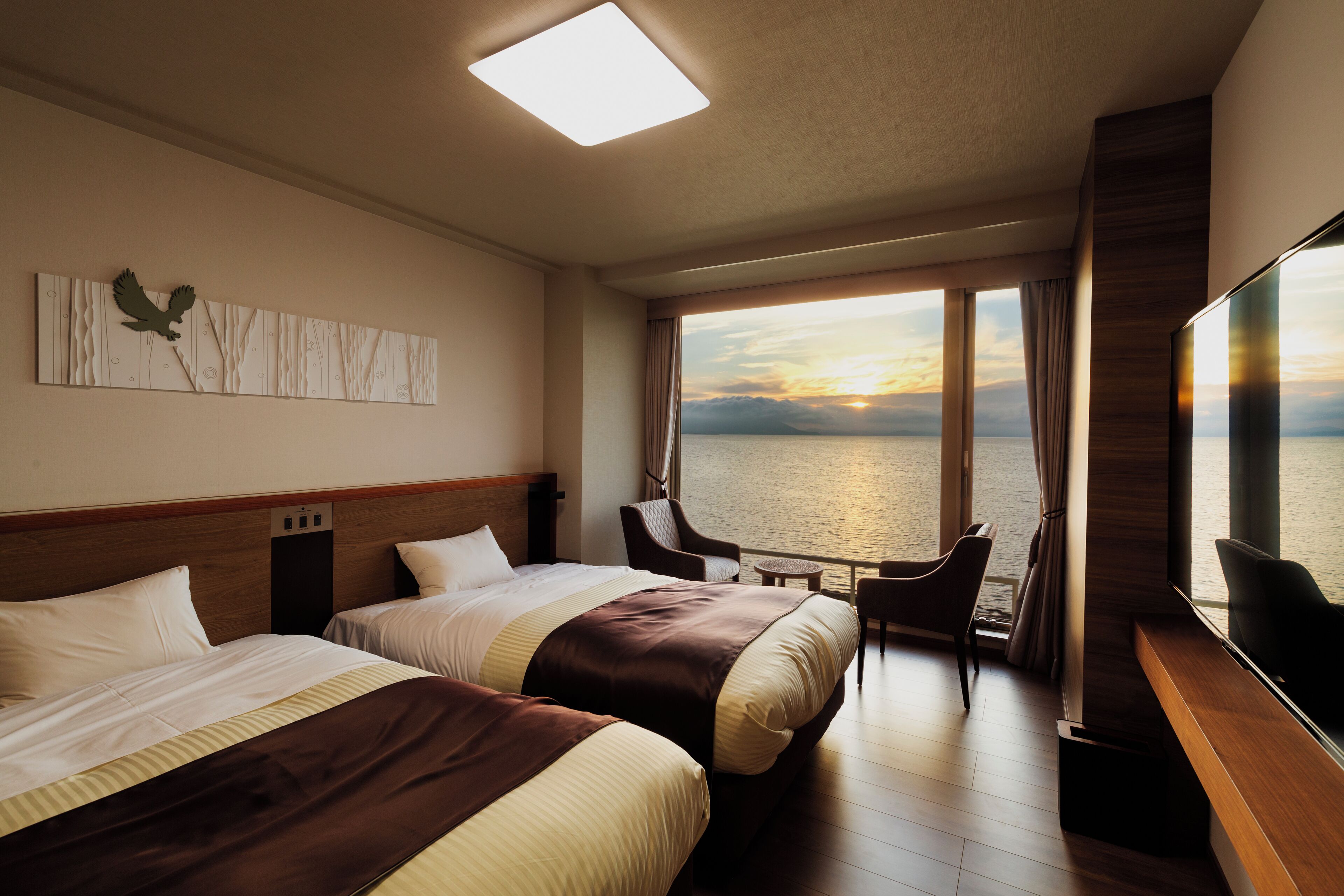 Deluxe Twin Room, Non Smoking (Lake View) | Premium bedding, in-room safe, free WiFi, bed sheets