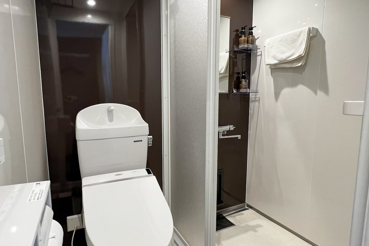 resort twin room,only shower,non smoking (lake view) | bathroom | free toiletries, hair dryer, slippers, electronic bidet