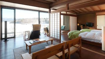 华丽套房, 湖景 (UMI no ZA, private hot spring) | 高档床上用品、迷你吧(备有免费物品)、客房内保险箱、特色装修