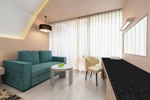 55-inch LCD TV with cable channels, TV, iPod dock - Hyatt Place Bangkok Sukhumvit 1 (Bangkok)