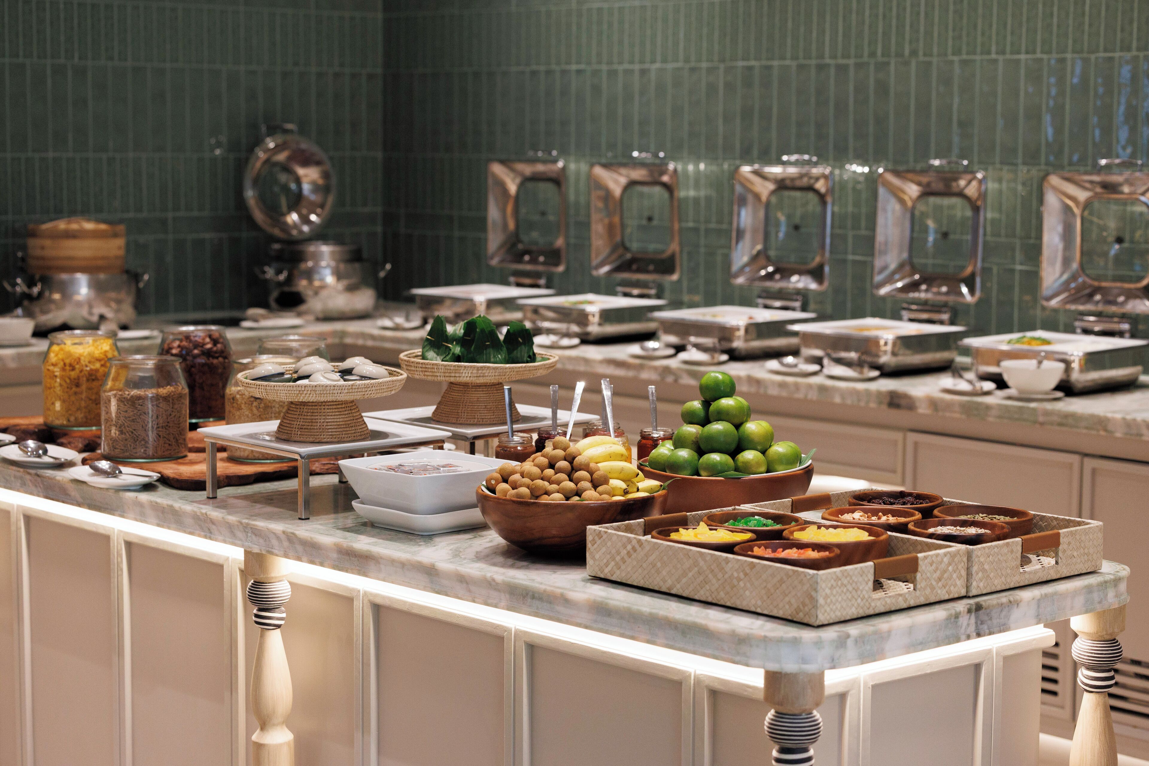 Desayuno completo (THB 530 por persona) 