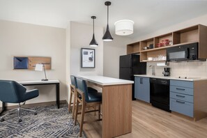 Full-size fridge, microwave, stovetop, dishwasher - Candlewood Suites Mooresville/Lake Norman,NC by IHG (Mooresville)