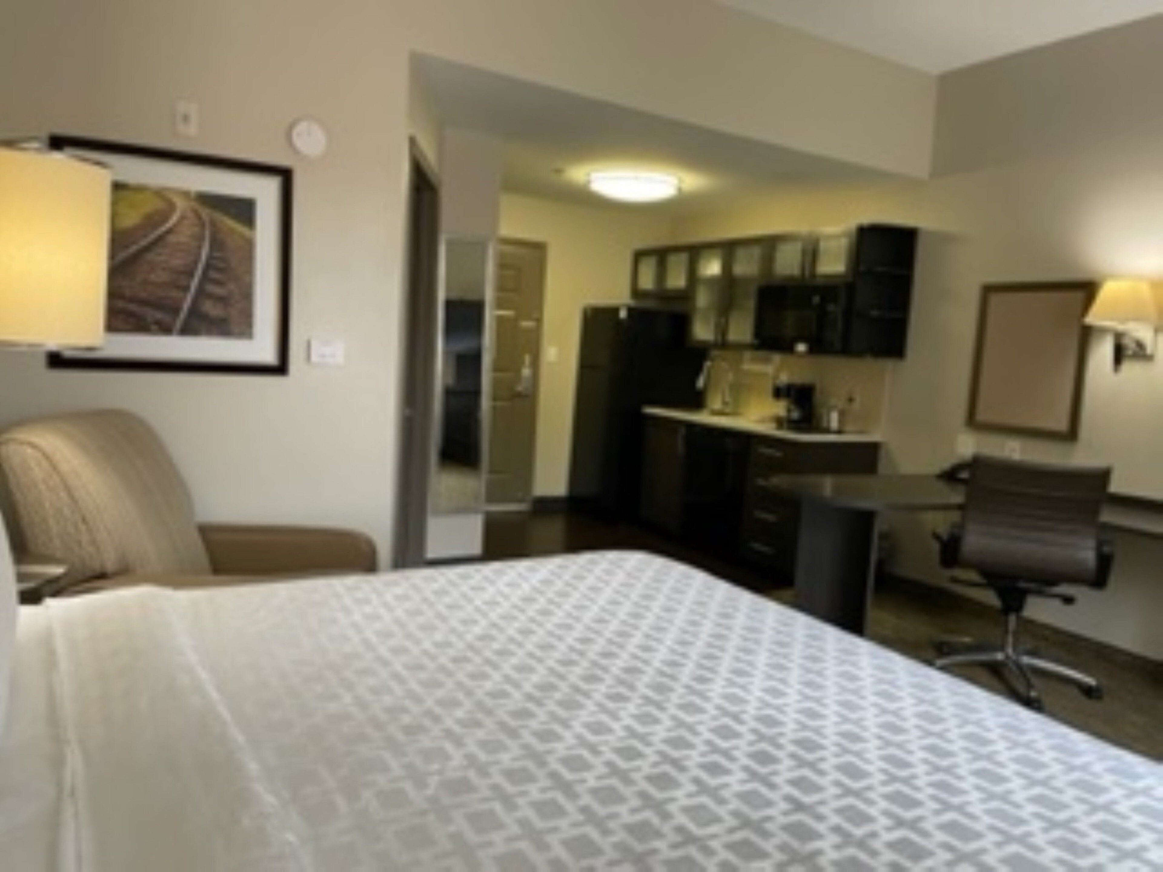 1 bedroom, premium bedding, in-room safe, desk