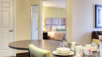 1 間臥室、高級寢具、客房內保險箱、書桌