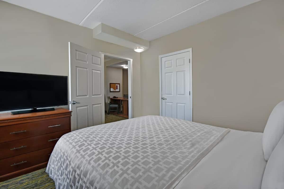 1 bedroom, premium bedding, in-room safe, desk