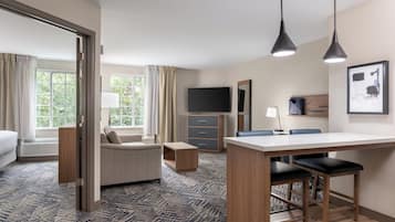 Premium bedding, in-room safe, desk, laptop workspace