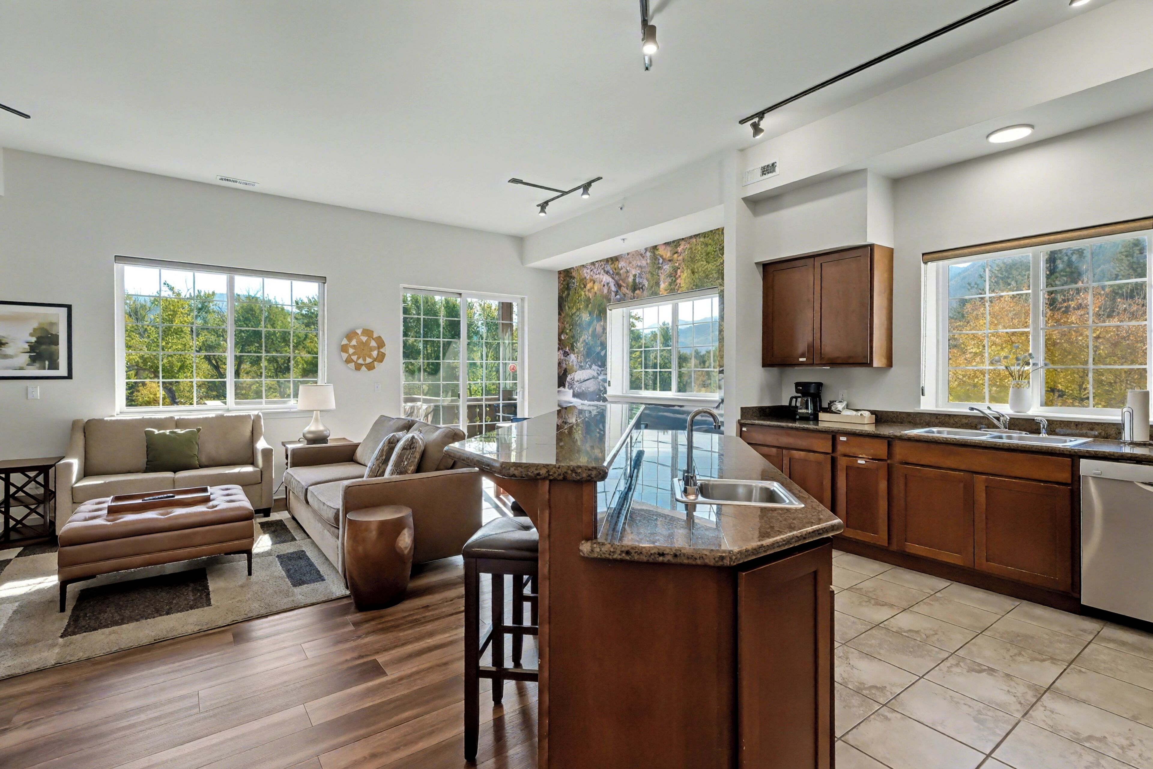 Wunderbar Condo Floors 3,4 &amp; 5 - 2BR/2BA - Downtown - Meals Not Included | Private kitchen | Mini-fridge, microwave, coffee/tea maker, paper towels