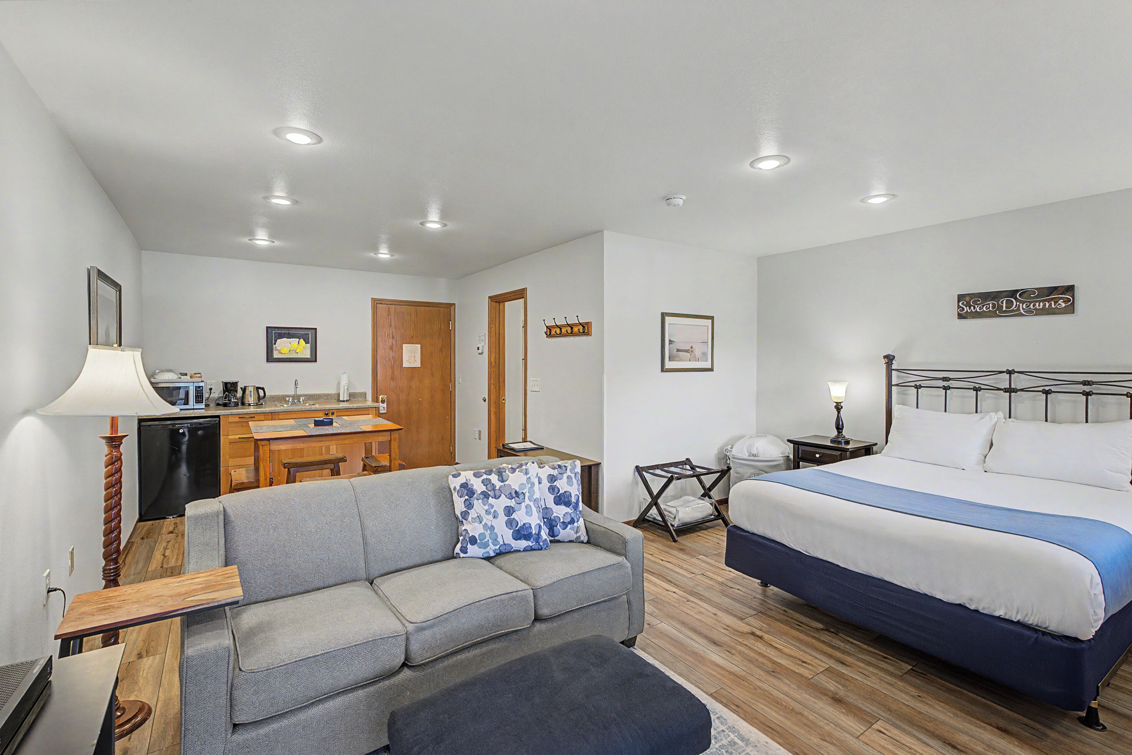 Dream Suites 1- Located on Front St - Breakfast Not Included | Living area | 50-inch flat-screen TV with digital channels, TV