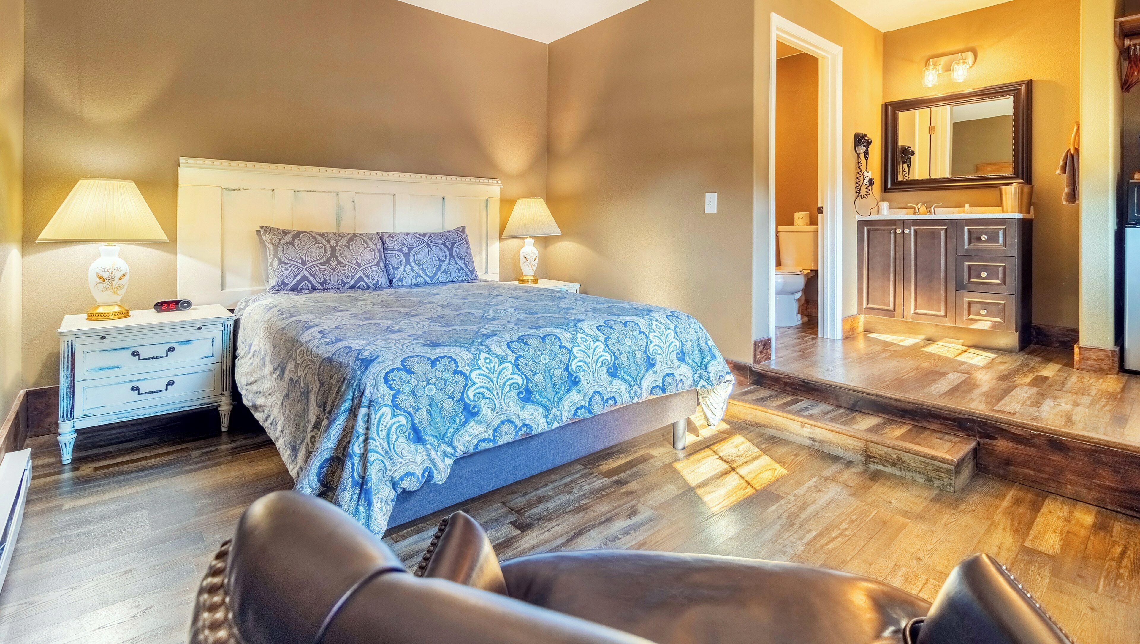 Cabin, 1 Queen Bed, Non Smoking | Blackout curtains, iron/ironing board, rollaway beds, bed sheets