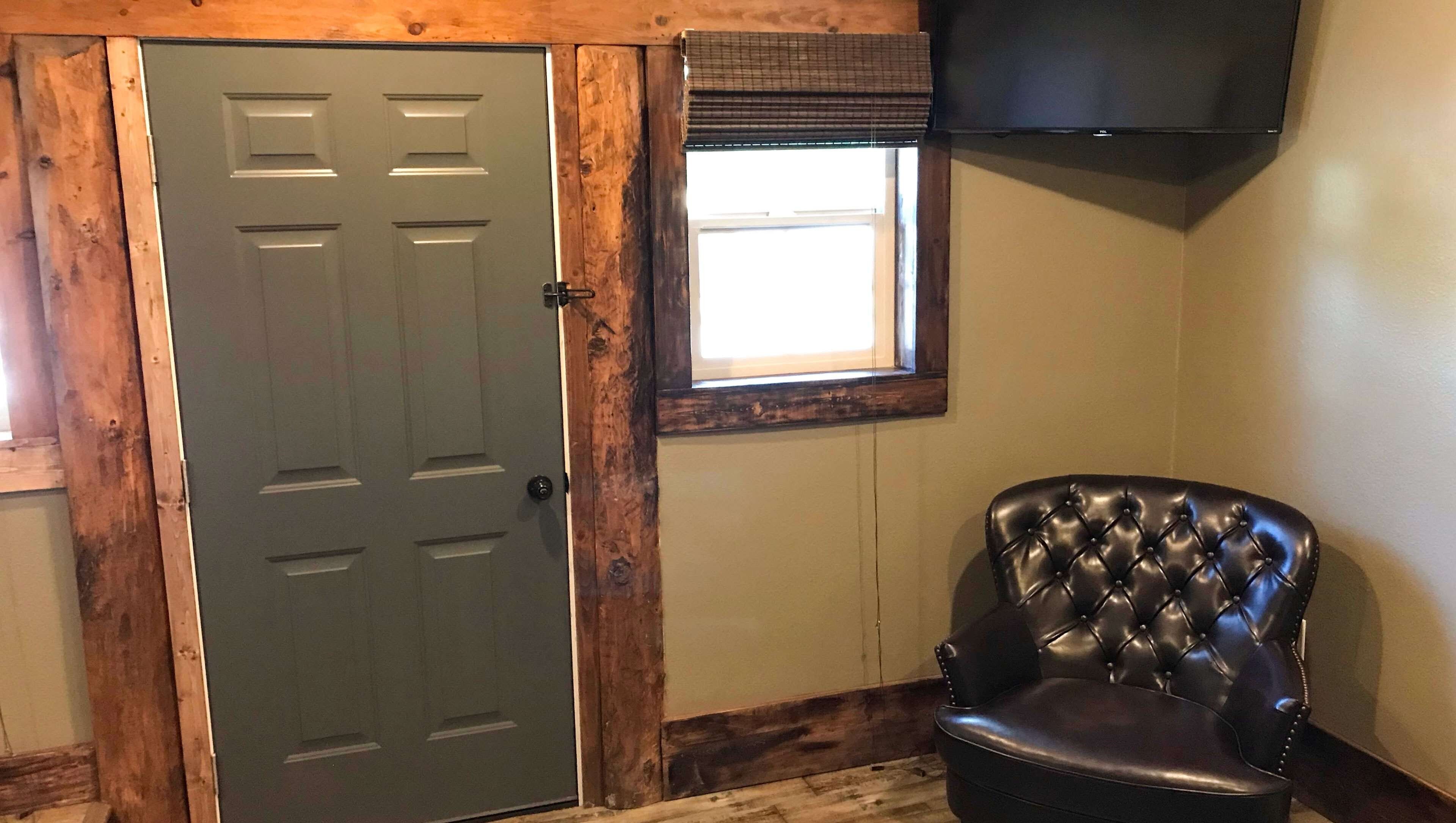 cabin, 1 queen bed, non smoking | blackout curtains, iron/ironing board, rollaway beds, bed sheets