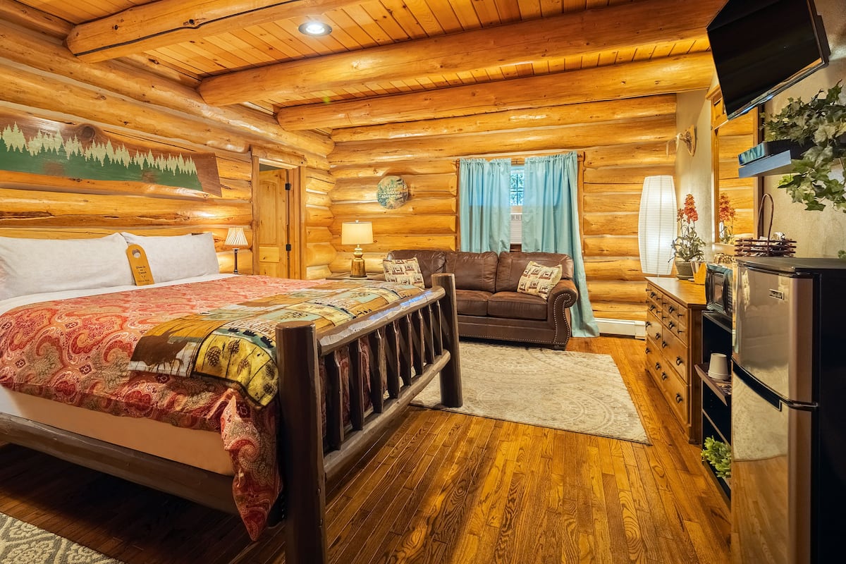 Room, 1 King Bed with Sofa bed, Non Smoking, Refrigerator & Microwave | Blackout drapes, iron/ironing board, rollaway beds, bed sheets