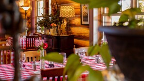 Restaurant - Dodge Peak Lodge (Bonners Ferry)