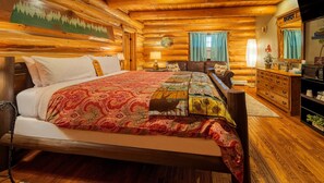 Room, 1 King Bed with Sofa bed, Non Smoking, Refrigerator & Microwave | Blackout drapes, iron/ironing board, rollaway beds, bed sheets - Dodge Peak Lodge (Bonners Ferry)