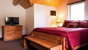 Habitación Deluxe, 1 cama de matrimonio con sofá cama, no fumadores (Non Pet Friendly) | Cortinas opacas, tabla de planchar con plancha, camas supletorias