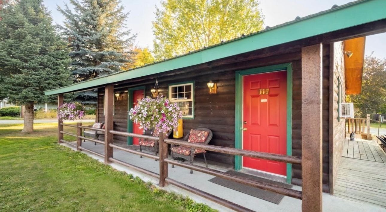 Hytte, 1 kingsize-seng, ikke-røyk, massasjebadekar (King Cabin) | Blendingsgardiner, strykejern/-brett og ekstrasenger (mot et tillegg)
