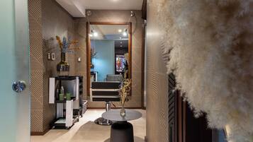 Couples treatment rooms, sauna, body treatments, deep-tissue massages