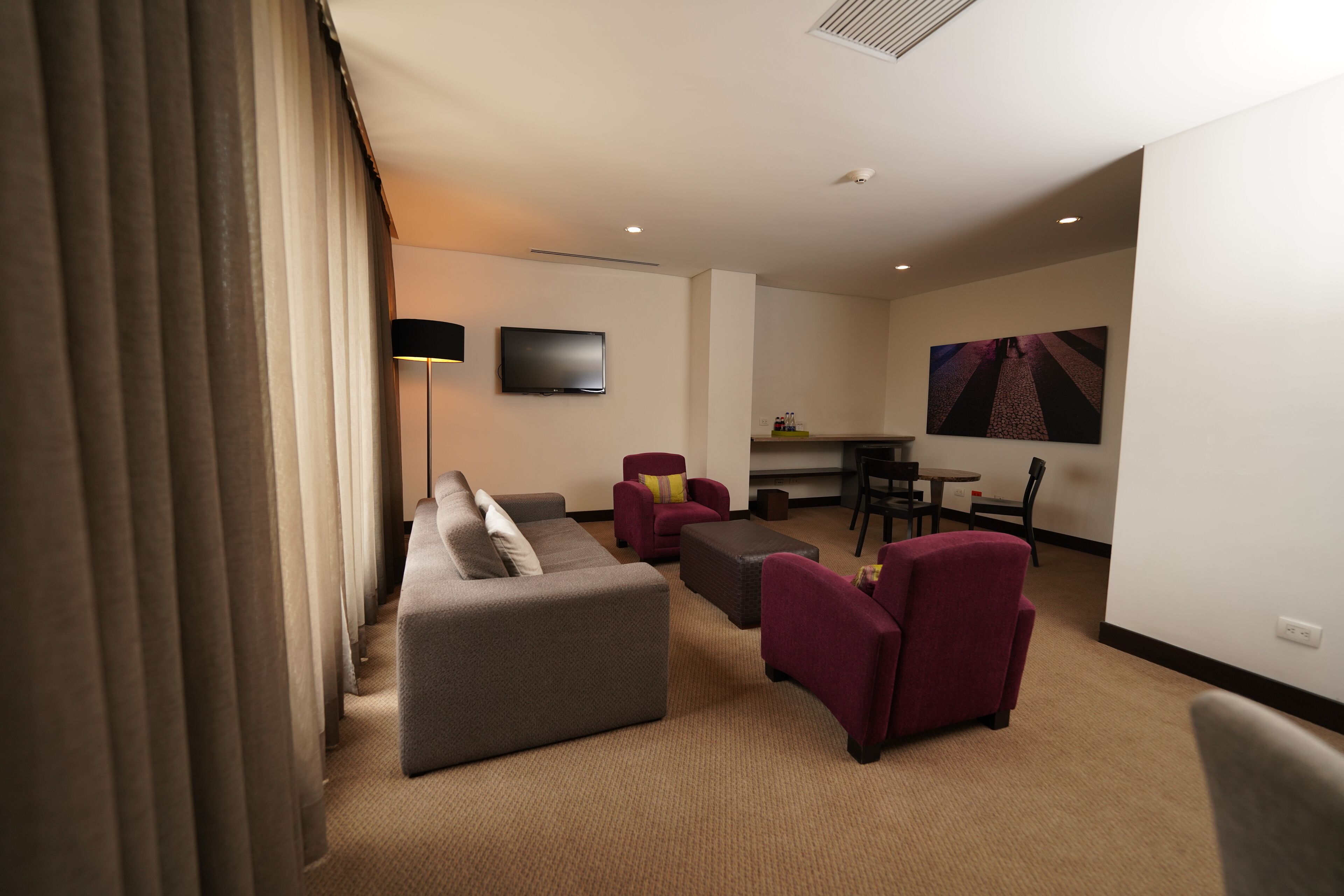 basic penthouse | living area | 42-inch tv with cable channels