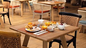 Frokostbuffé hver dag (mot et tillegg)
